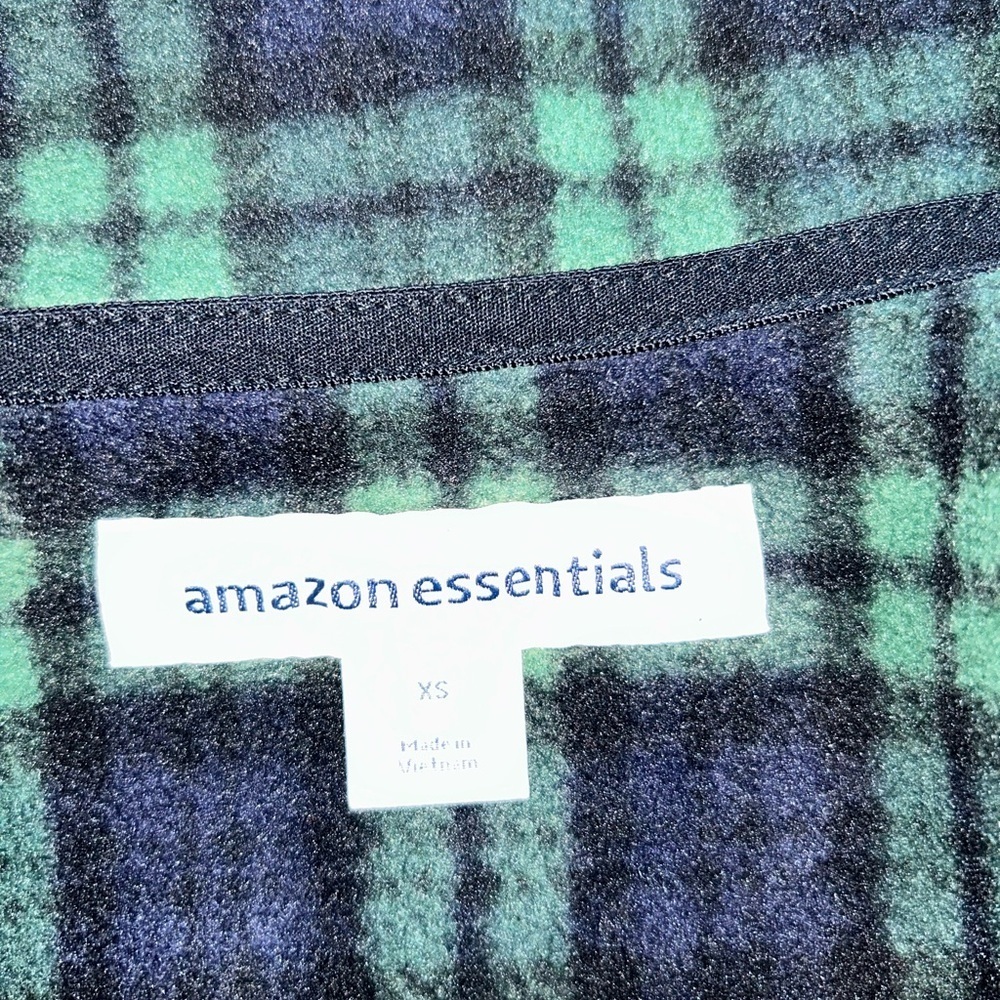 NWT plaid zipper vest - Picture 3 of 7